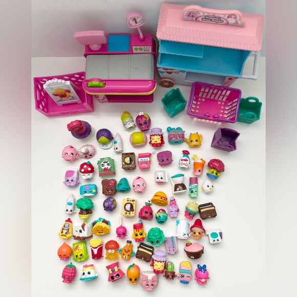 70+pcs Shopkins Play-set - Picture 2 of 12